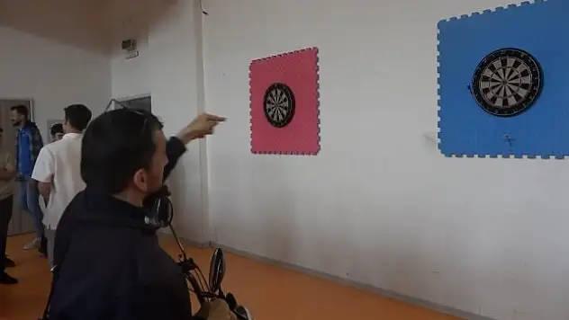Engelli vatandaşlardan dart yarışması