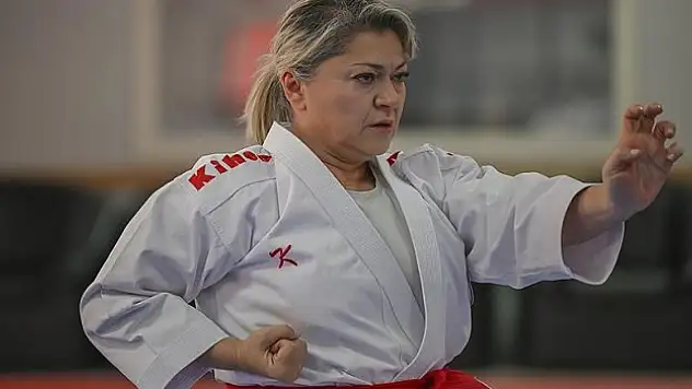 Karate sayesinde engelli olduğunu unutuyor