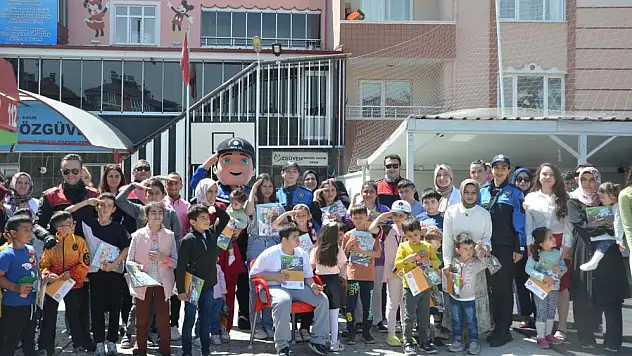 Özel Çocuklar Polislerle Kaynaştı