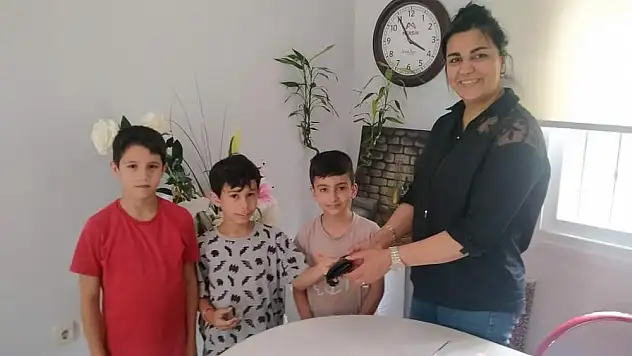 Cüzdan Bulan Çocuklara Muhtardan Ödül