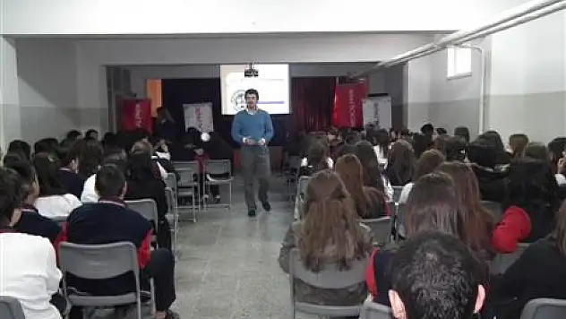 Liselilere madde bağımlılığı semineri