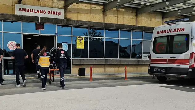 İki ayrı traktör kazasında 3 yaralı