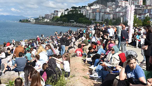 Gösteri uçuşu ilgiyle izlendi