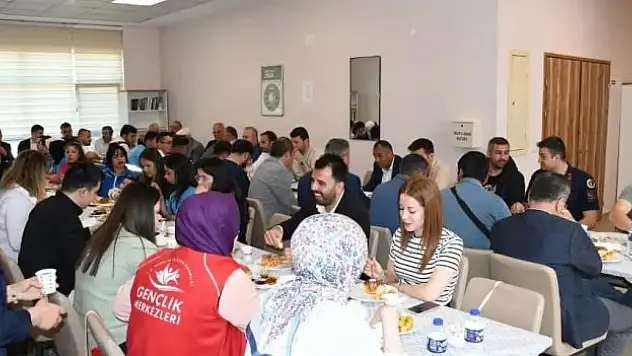 Gençler Kahvaltıda Buluştu