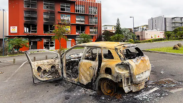 iş yeri ve 300 araç kundaklandı