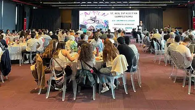 250 acil tıp asistanı Samsun'da 'çevresel aciller ve afet tıbbını' konuştu