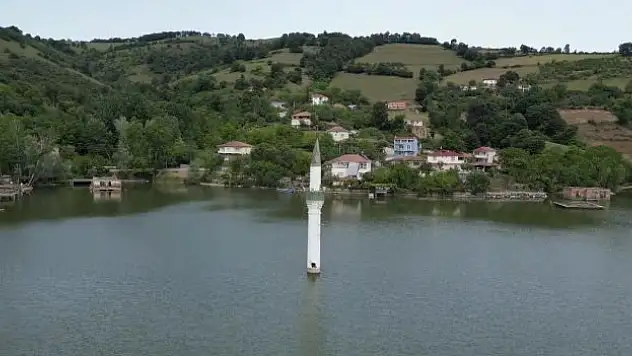 Minare dikkat çekiyor