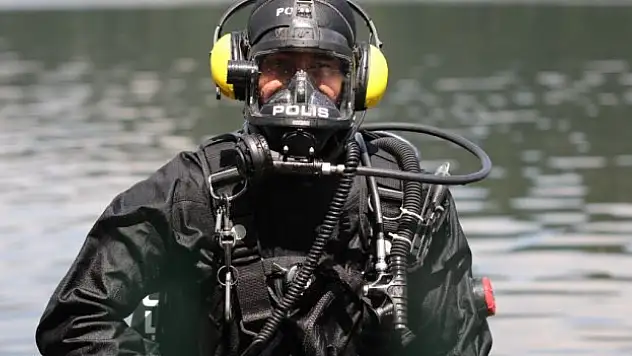 Kurbağa adamlar iş başında