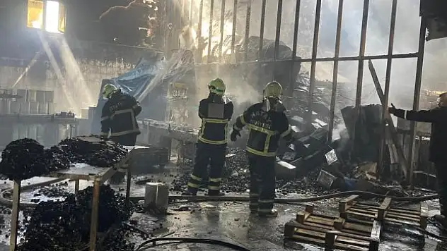 Fabrika yangını korkuttu