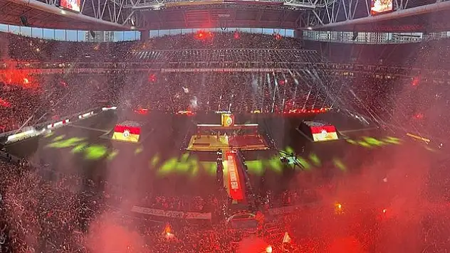 Galatasaray'dan üç kupalı kutlama