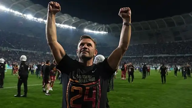 Okan Buruk, Galatasaray'ı rekorlarla şampiyonluğa taşıdı