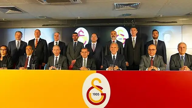 Dursun Özbek ile yönetimi mazbatalarını aldı