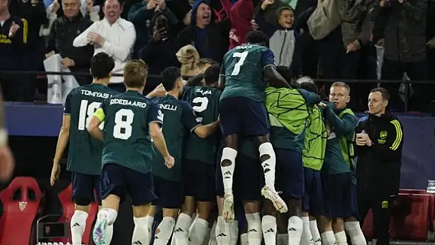 Arsenal, 22 futbolcusuyla yollarını ayırıyor