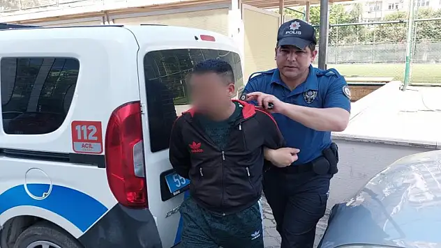 PARA ALAMAYINCA BIÇAKLADI