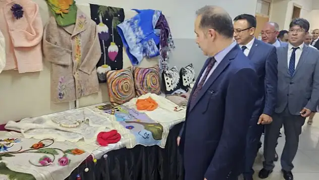 Bandırma'da 'Hayat boyu öğrenme' kursu sergisi