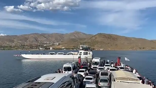 Feribottan baraj gölüne atladı