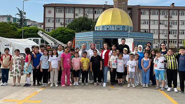 Öğrenciler 'Gazze için nöbet alanı'na ziyaret