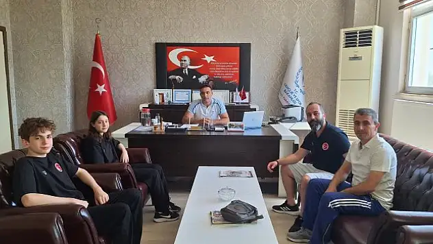 Milli yüzücülerden ziyaret