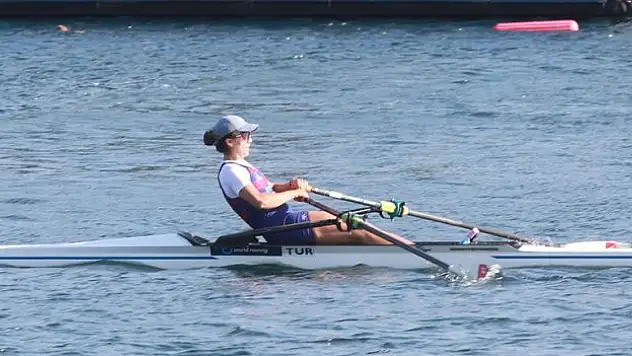 Milli kürekçi Elis Özbay, Paris 2024 kotası aldı