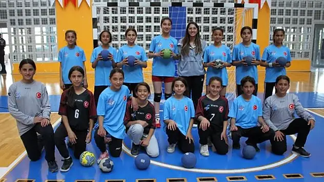 Genç sporcular, şampiyonalara hazırlanıyor