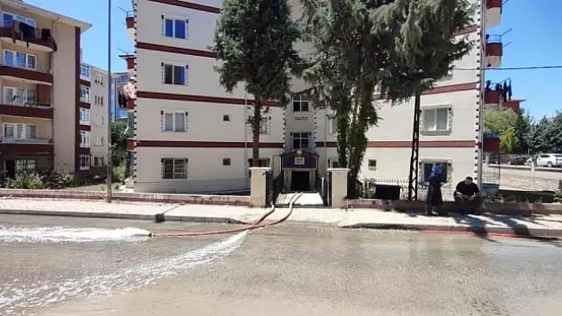 Sel sonrası su basan evlerde tahliye çalışmaları devam etti