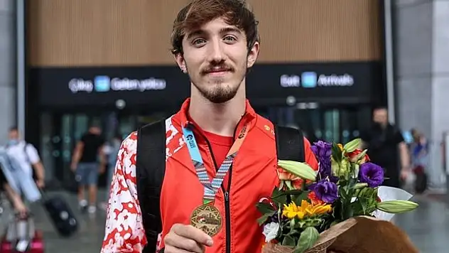 Milli atlet Berke Akçam, Paris 2024 kotası aldı