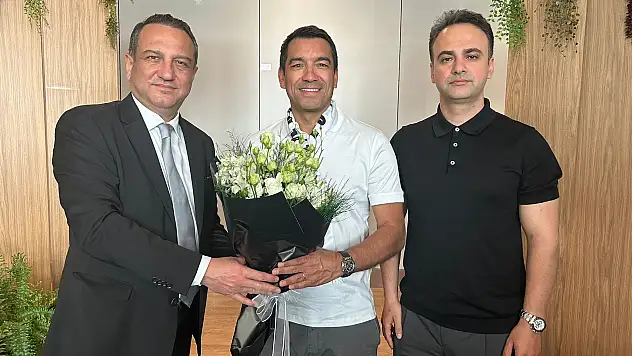 Giovanni van Bronckhorst, İstanbul'a geldi