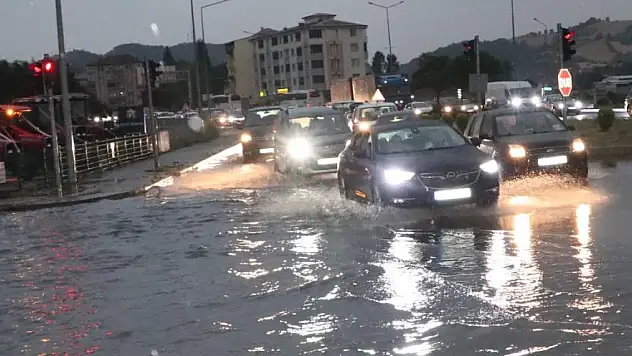 Sağanak hayatı olumsuz etkiledi