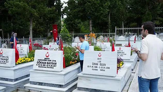 Bayramı öncesi mezarlıklar doldu taştı