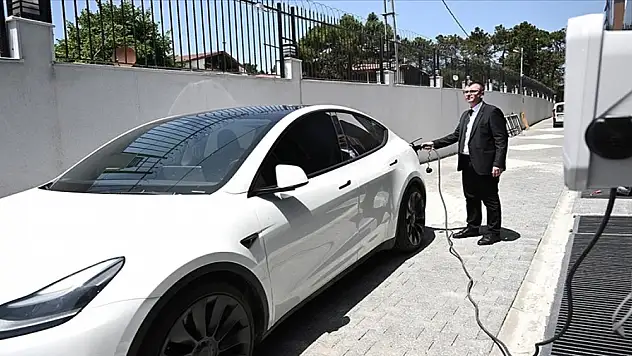 Araç sürücülerine 'şarj rotası planlama' önerisi