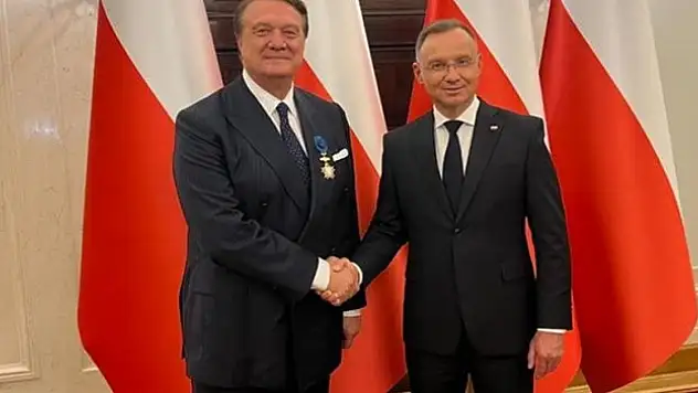 Hasan Arat'a Polonya'dan Üstün Liyakat Madalyası