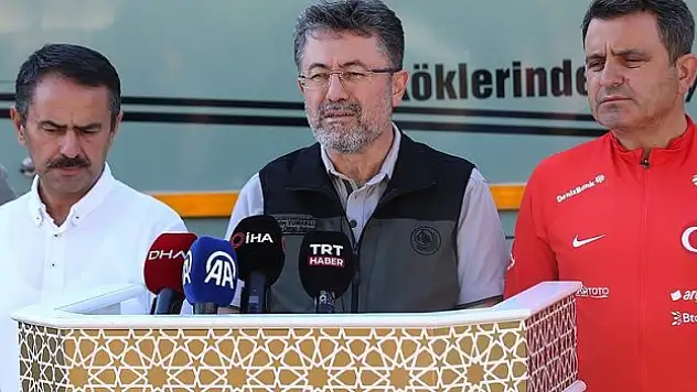 Bakan Yumaklı: Alevlerin ilerlemesi durduruldu ancak şu an 'tamamen kontrol altında' diyemiyoruz