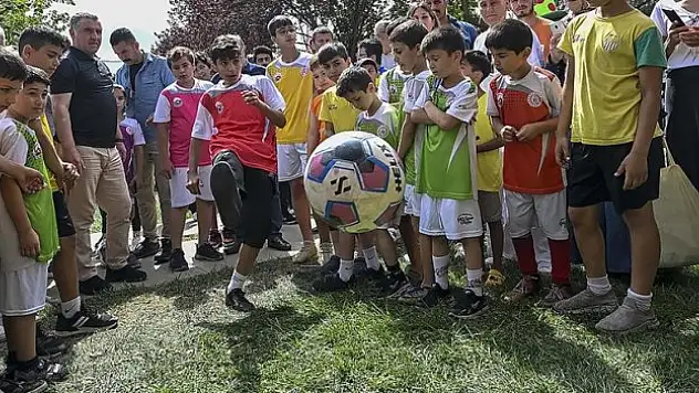Bakan Bak'tan 'Gençlik Yaz Okulları' müjdesi