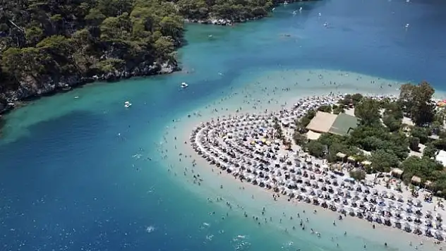 Güney Ege yerli turistle 'çifte bayram' etti