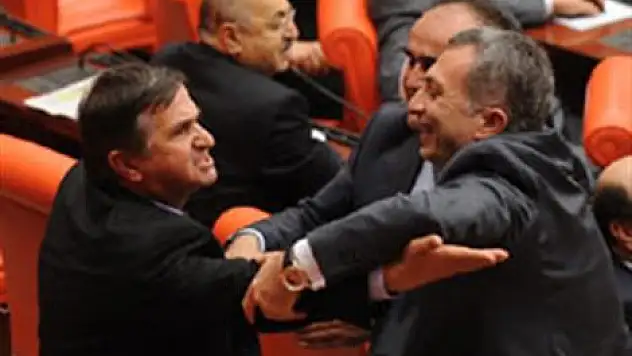 Meclis'te 'diktatörlük' tartışması