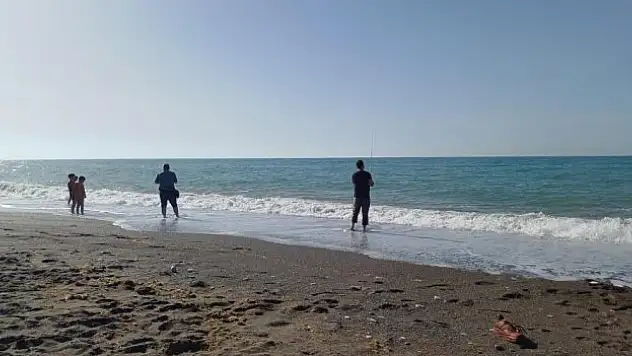 Denize girmek yasaklandı, sahiller balıkçılara kaldı
