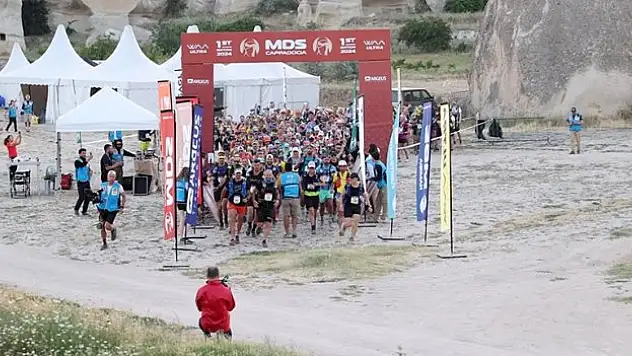 Çöl Maratonu'nda 30 kilometrelik koşu tamamlandı