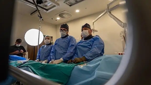 Yüzlerce hekim bu operasyonu izledi
