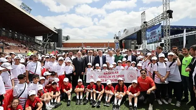 Bakanı Bak, GSB Spor Okulları'nın açılışına katıldı