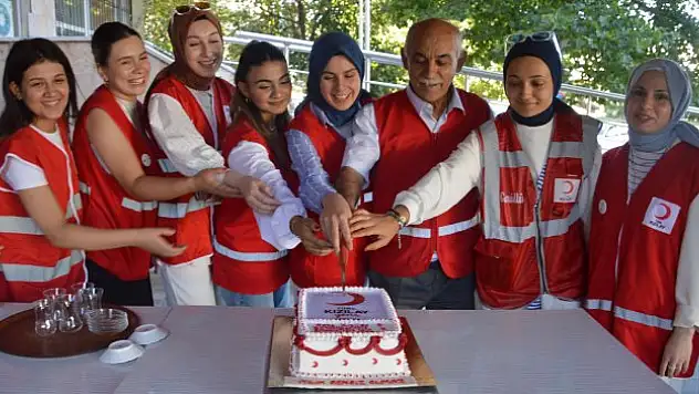 Kızılay öğrencilerine mezuniyet