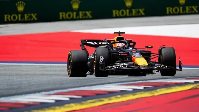 Sprint yarışında  Verstappen birinci