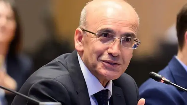 Bakan Şimşek, Singapur'da verimli temaslarda bulunduklarını bildirdi