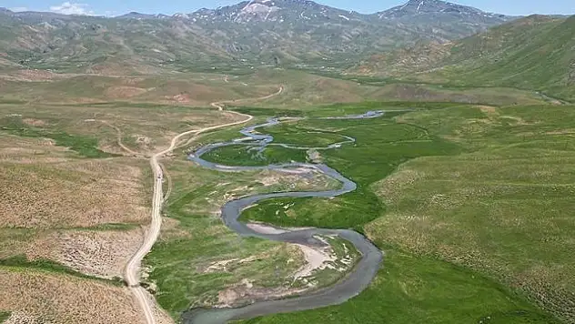 Su kaynağı menderesler dronla görüntülendi