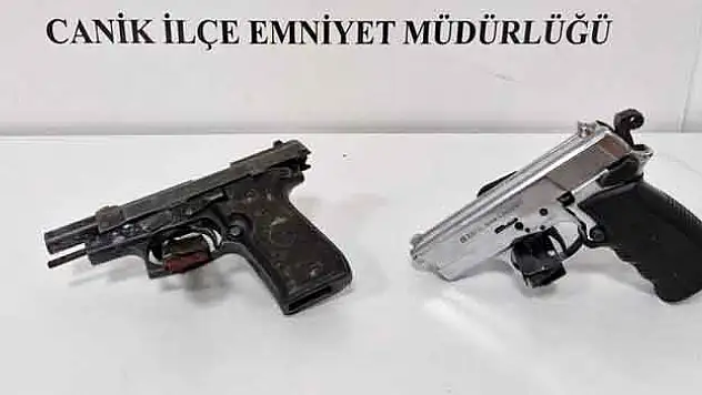 Polis silah ve sentetik ecza ele geçirdi