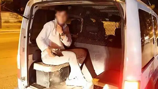 Kurusıkı tabancayla yakalandı, polis otosundaki yeri beğenmedi