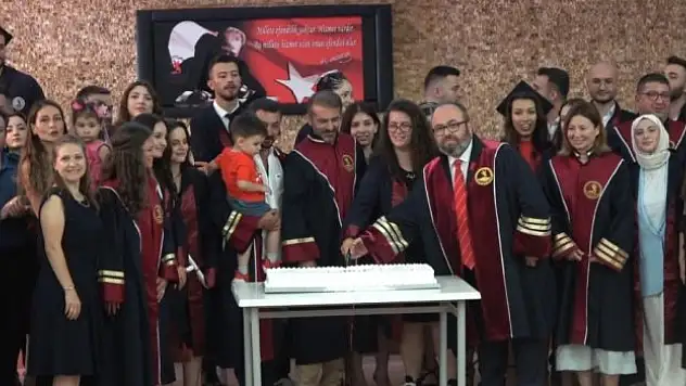 Turizmli öğrenciler kep attı