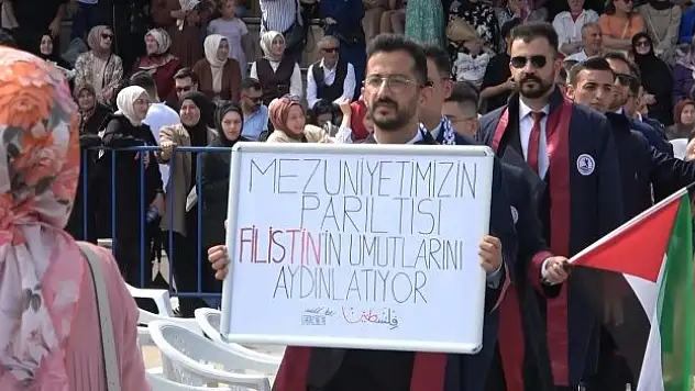 Mezuniyette İsrail'e tepki