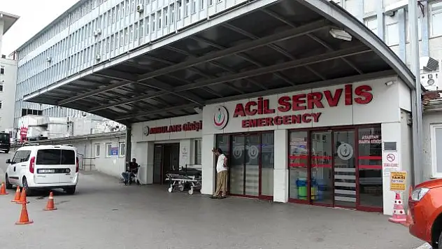 Doktoru darp edip dizini kırdılar