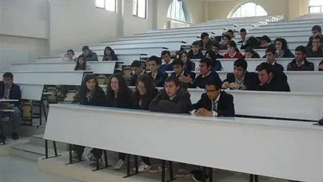 HUKUK FAKÜLTEMİZ İLK ZİYARETÇİLERİNİ AĞIRLADI