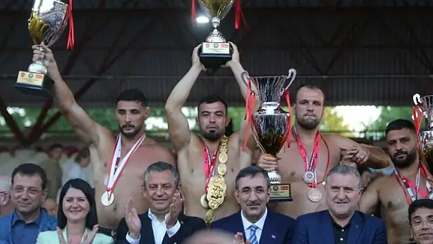 Yusuf Can Zeybek altın kemeri kuşandı